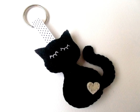 Felt cat keychain - black cat - felt accessories - Baby shower - eco friendly - gift for him - gift for her - key holder - felt animals
