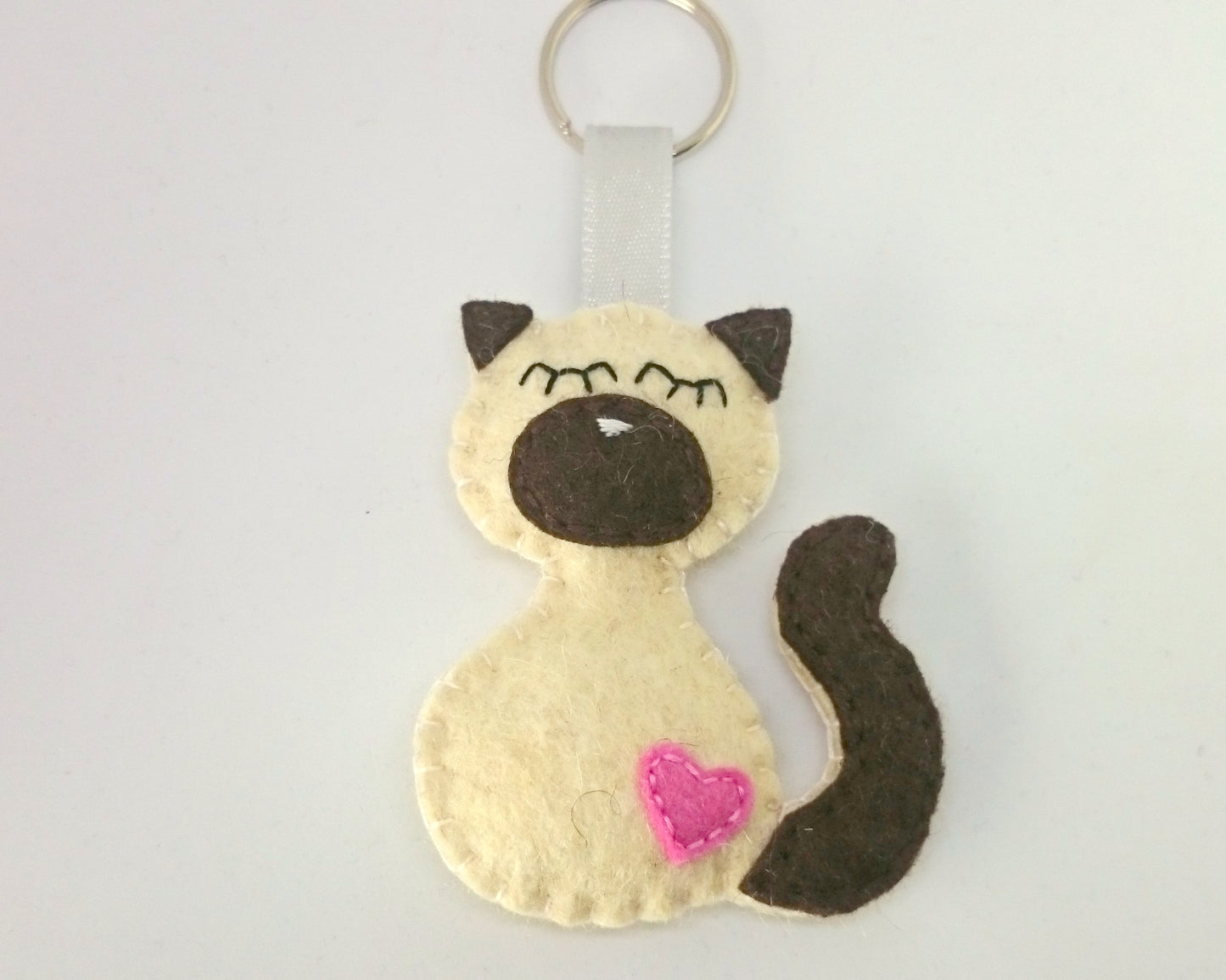 Felt cat keychain - black cat - felt accessories - Baby shower - eco friendly - gift for him - gift for her - key holder - felt animals