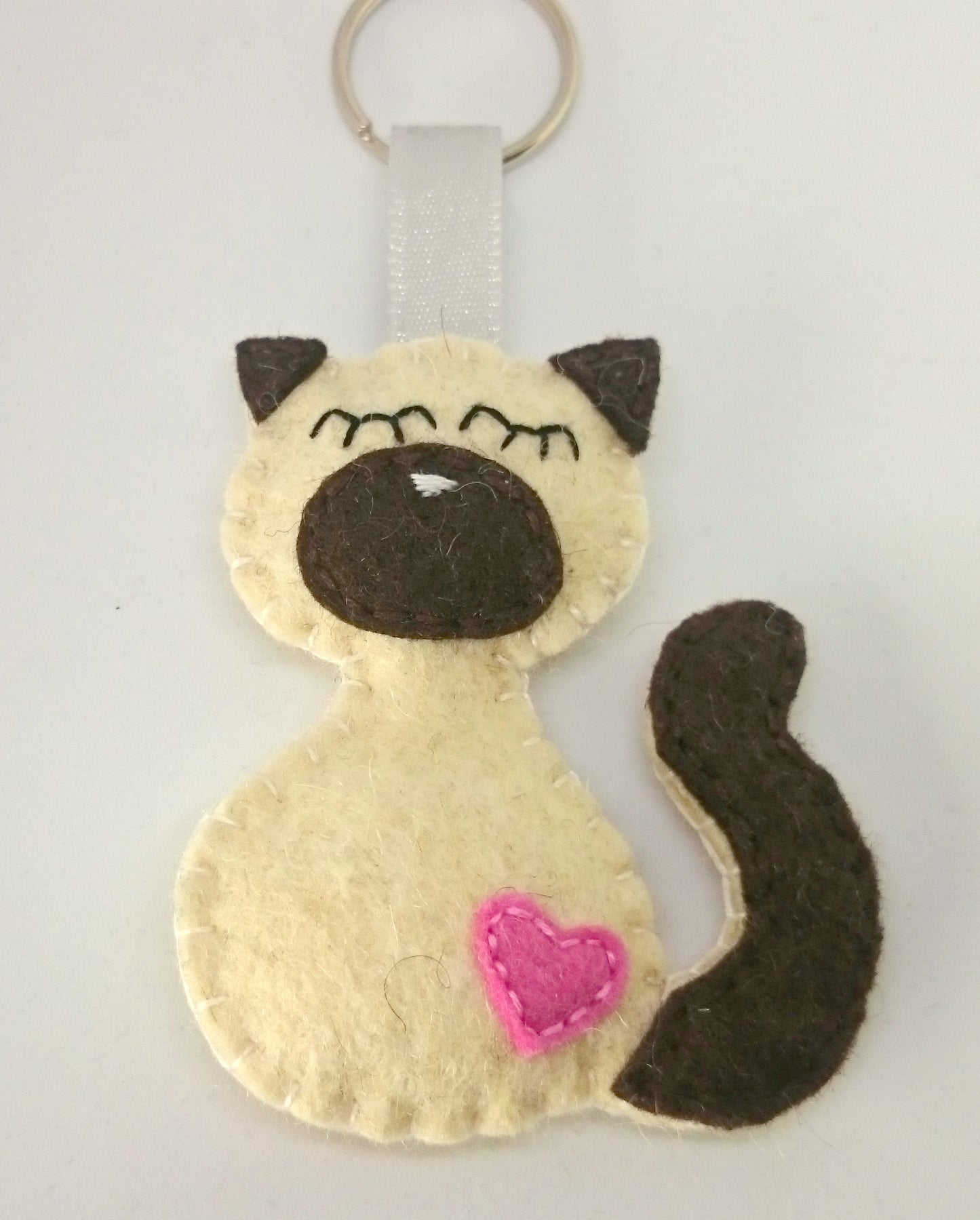 Felt cat keychain - black cat - felt accessories - Baby shower - eco friendly - gift for him - gift for her - key holder - felt animals