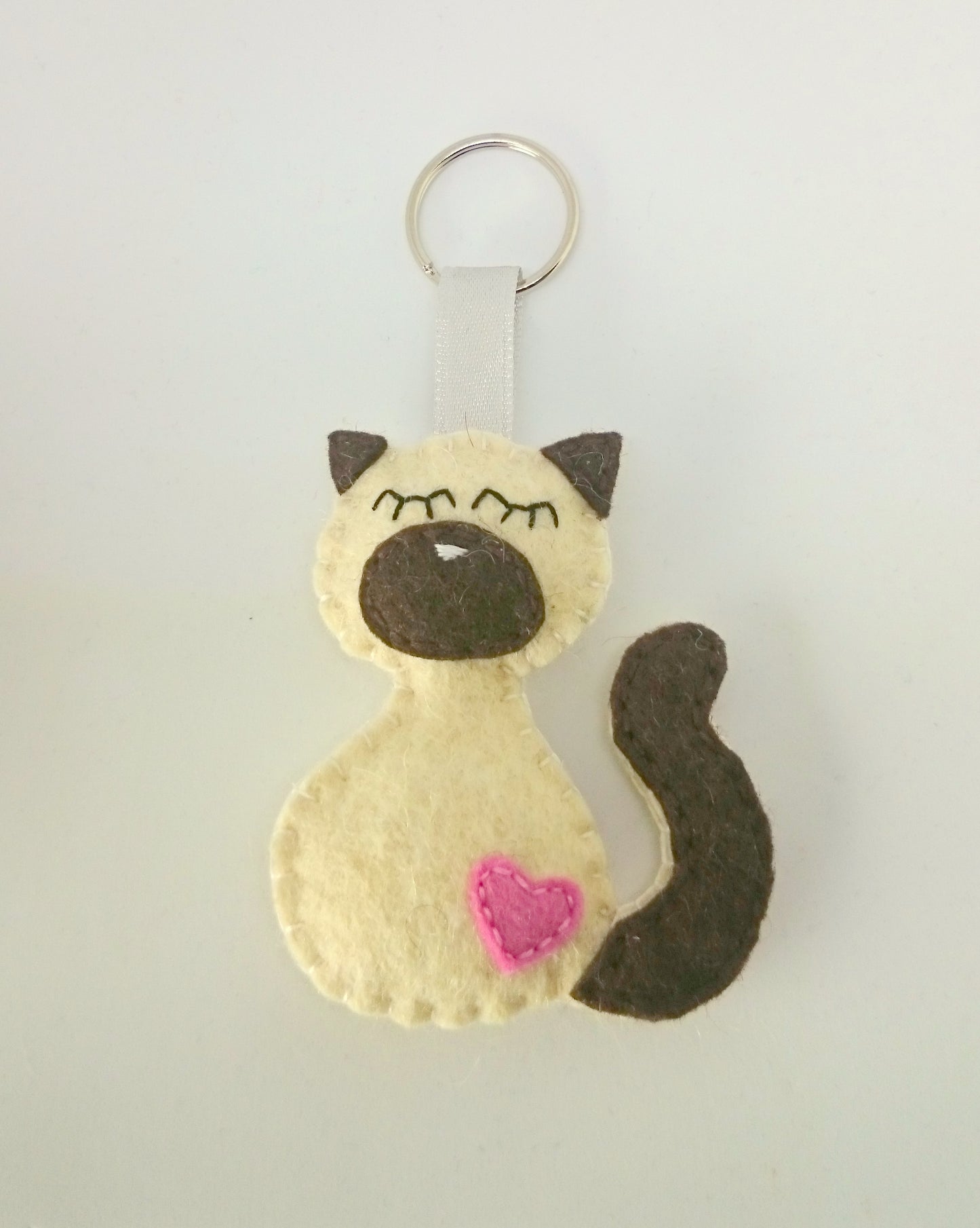 Felt cat keychain - black cat - felt accessories - Baby shower - eco friendly - gift for him - gift for her - key holder - felt animals