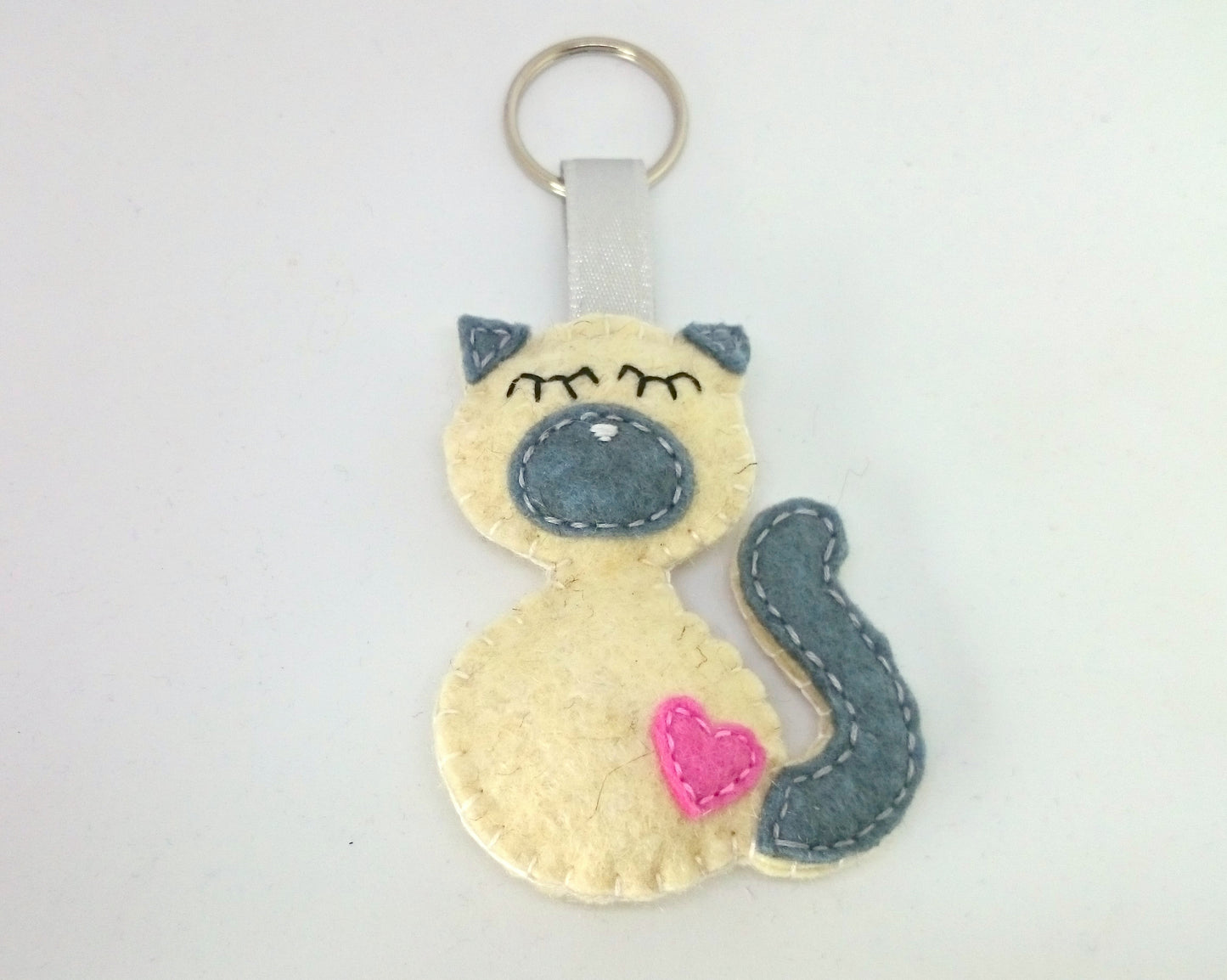 Felt cat keychain - black cat - felt accessories - Baby shower - eco friendly - gift for him - gift for her - key holder - felt animals