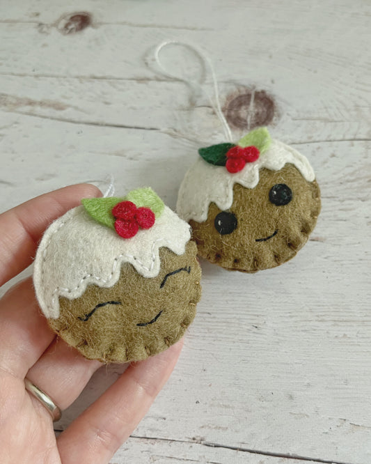 Gingerbread cookie ornament with leaves, smiling star heart and round face
