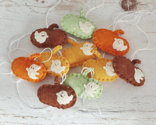 Felt pumpkin ornaments with small ghosts - SET OF 5 - Halloween decoration