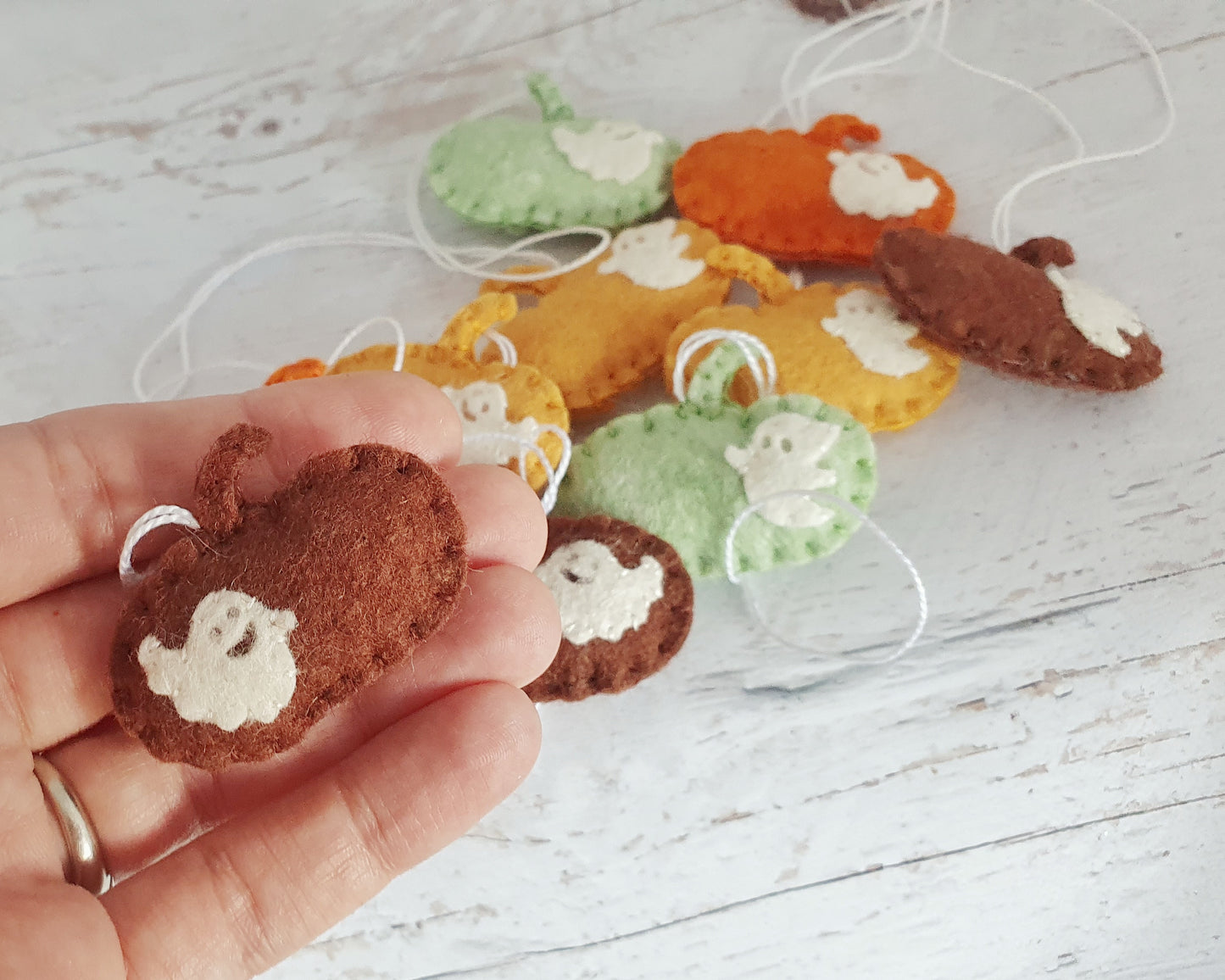 Felt pumpkin ornaments with small ghosts - SET OF 5 - Halloween decoration