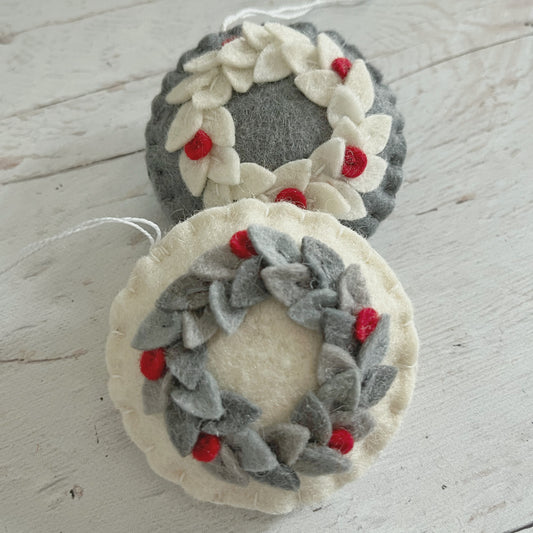 Felt Christmas round ornament with wreath leaves