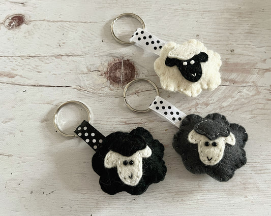 Felt sheep keychain - black sheep - lamb - felt accessories - eco friendly - gift for him - gift for her - key holder - felt animals