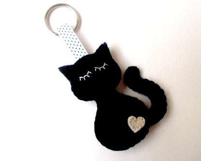 Felt cat keychain - black cat - felt accessories - Baby shower - eco friendly - gift for him - gift for her - key holder - felt animals