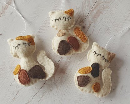 Felt calico cat ornament, felt cat ornament, felt kitty decor