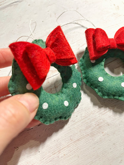 Felt Christmas wreath ornament - holiday decor