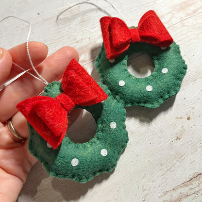 Felt Christmas wreath ornament - holiday decor