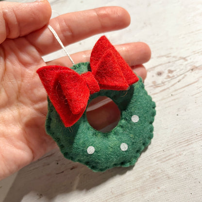Felt Christmas wreath ornament - holiday decor