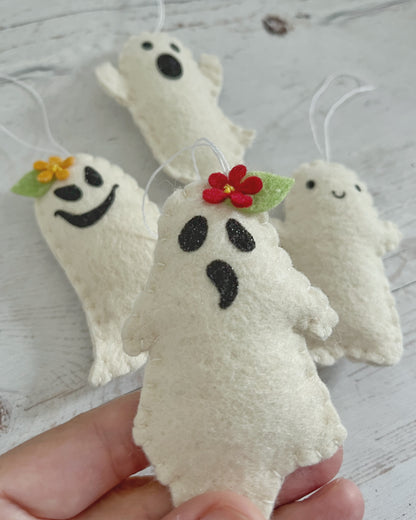 Cute GHOST ornaments SET OF 4 - Halloween decor - handmade felt ornaments