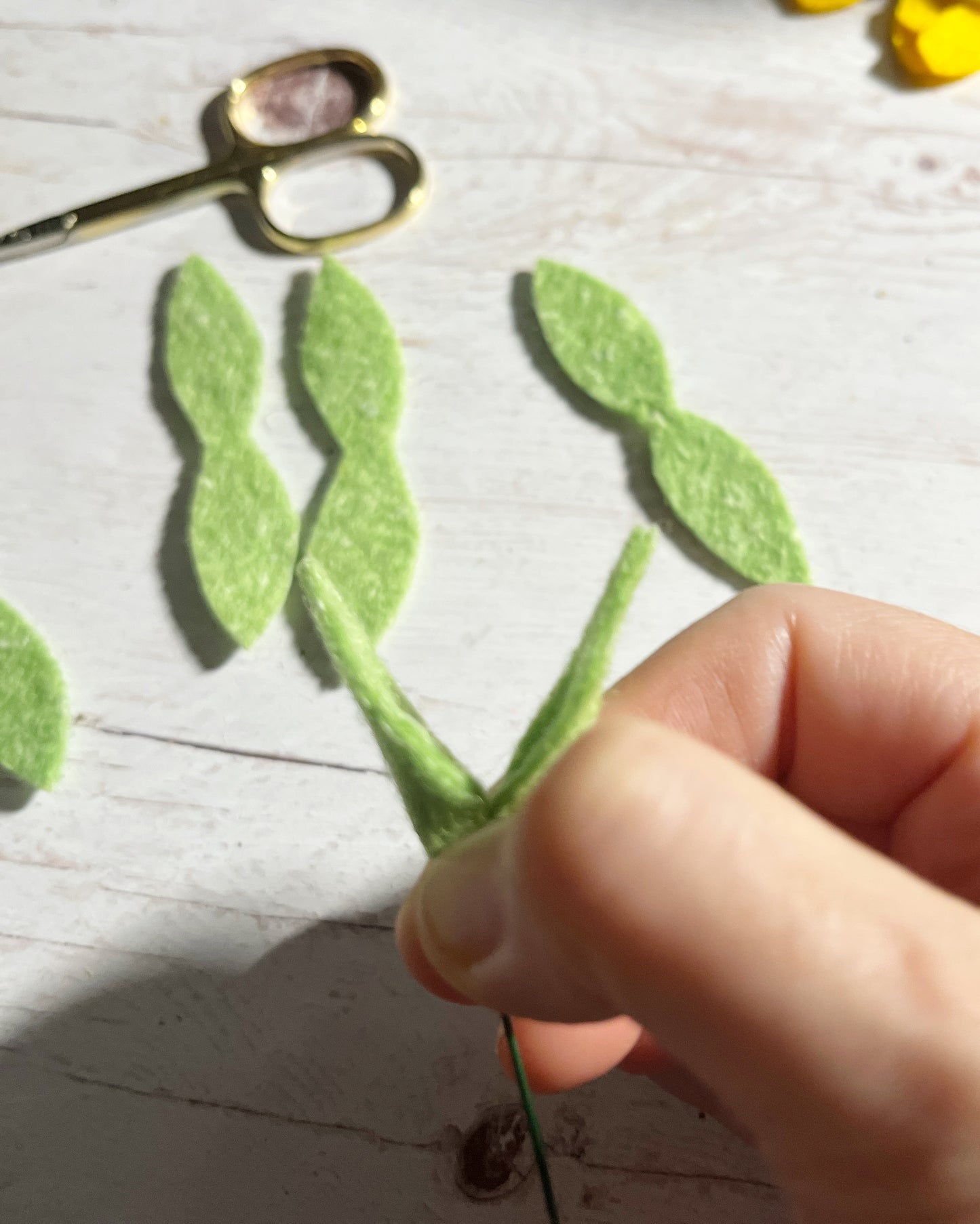 DIY Felt Willow Leaf Stem Pattern PDF – No-Sew Easy Tutorial – Handmade Greenery for Home Décor