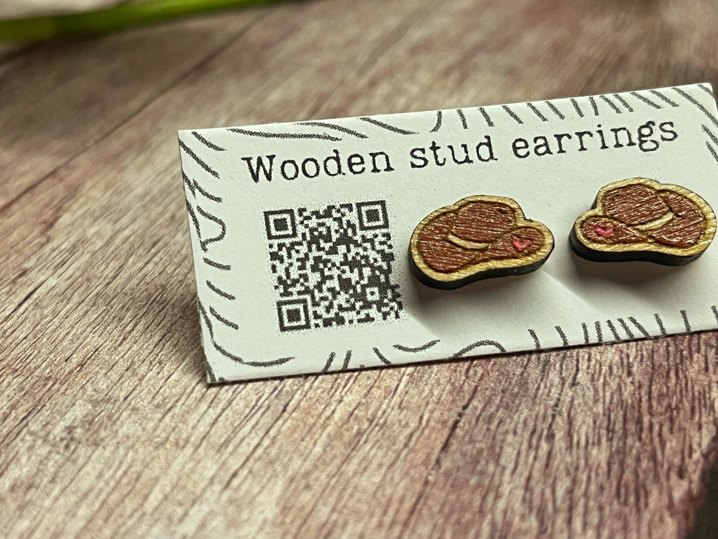 Mini Cowboy Hat Stud Earrings – Western Style with Heart – Cute Wooden Earrings – Country Girl Gift – Laser Cut Jewelry