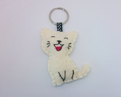 Smiling cat keychain - white kitty - felt accessories - Baby shower - eco friendly - gift for him - gift for her - key holder - felt animals