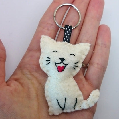 Smiling cat keychain - white kitty - felt accessories - Baby shower - eco friendly - gift for him - gift for her - key holder - felt animals