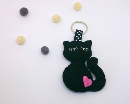 Felt cat keychain - black cat - felt accessories - Baby shower - eco friendly - gift for him - gift for her - key holder - felt animals