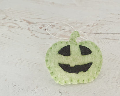Pumpkin lantern ornaments - Halloween décor