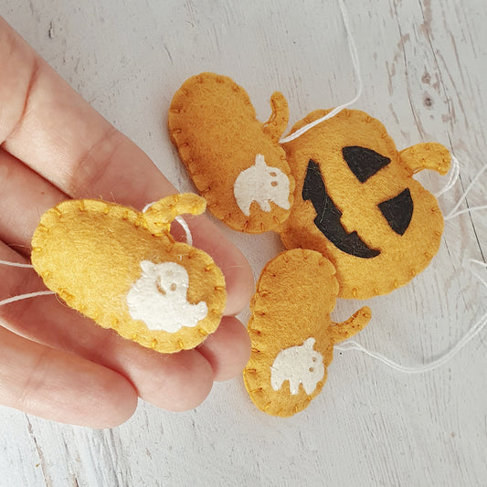 Felt pumpkin ornaments with small ghosts - SET OF 5 - Halloween decoration