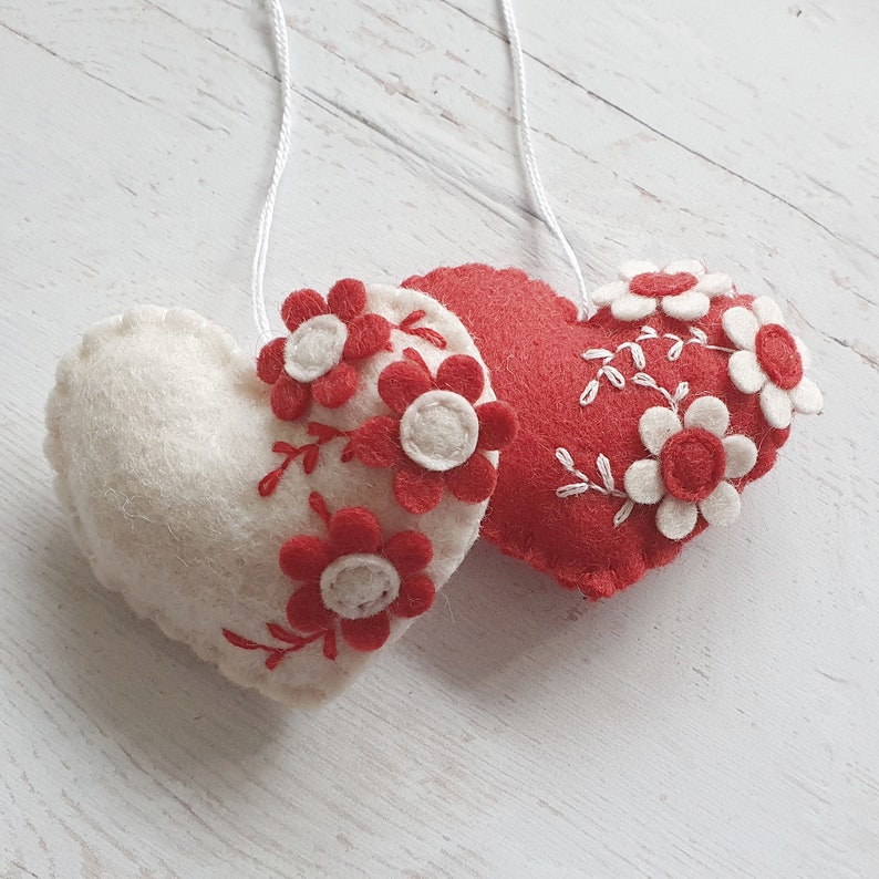 Flowers heart ornament