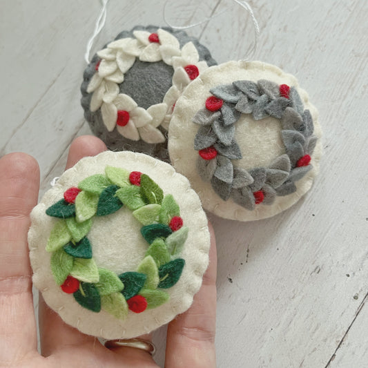 Felt Christmas round ornament with wreath leaves