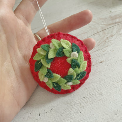Felt Christmas round ornament with wreath leaves