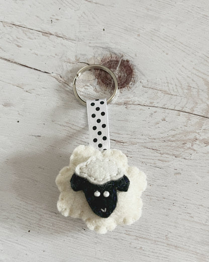 Felt sheep keychain - black sheep - lamb - felt accessories - eco friendly - gift for him - gift for her - key holder - felt animals