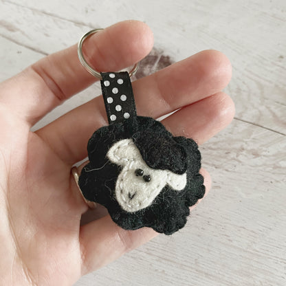Felt sheep keychain - black sheep - lamb - felt accessories - eco friendly - gift for him - gift for her - key holder - felt animals
