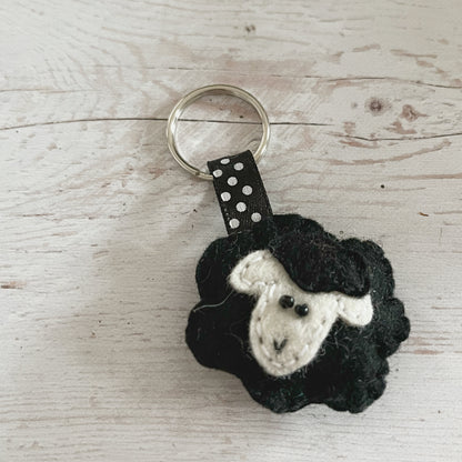 Felt sheep keychain - black sheep - lamb - felt accessories - eco friendly - gift for him - gift for her - key holder - felt animals