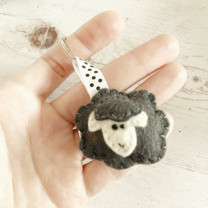 Felt sheep keychain - black sheep - lamb - felt accessories - eco friendly - gift for him - gift for her - key holder - felt animals