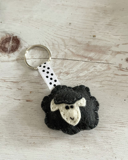 Felt sheep keychain - black sheep - lamb - felt accessories - eco friendly - gift for him - gift for her - key holder - felt animals