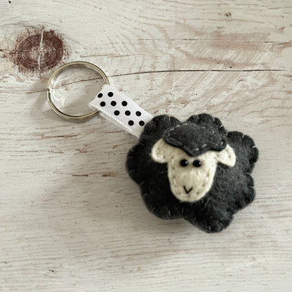 Felt sheep keychain - black sheep - lamb - felt accessories - eco friendly - gift for him - gift for her - key holder - felt animals