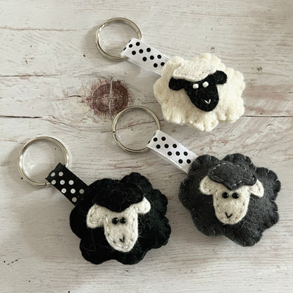 Felt sheep keychain - black sheep - lamb - felt accessories - eco friendly - gift for him - gift for her - key holder - felt animals