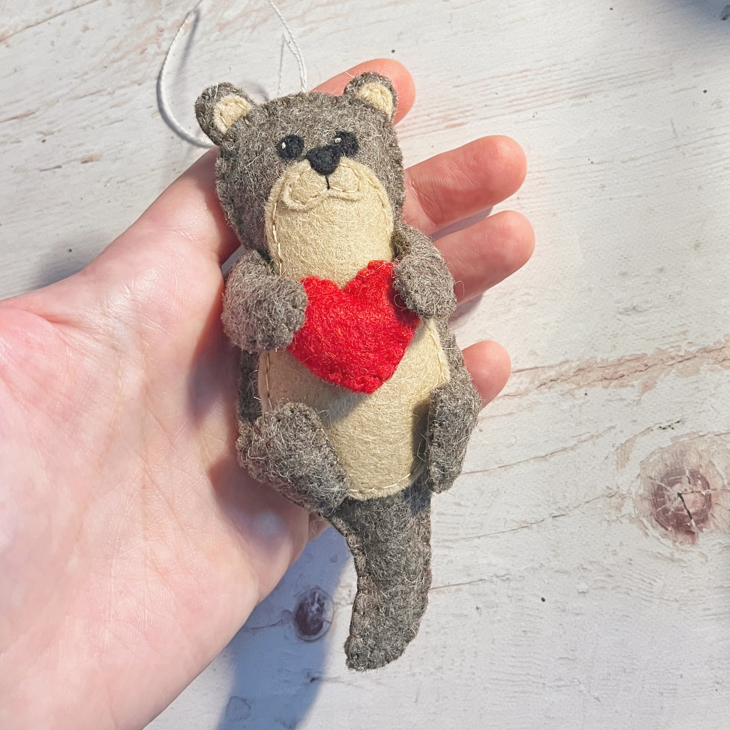 DIY Felt Otter Ornament Pattern PDF – Cute Otter Holding Heart Sewing Tutorial – Handmade Gift Decoration